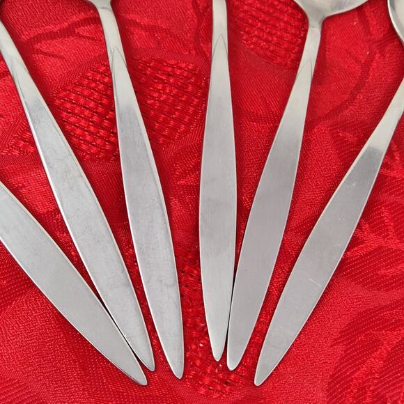 6 Oneida Oneidacraft Deluxe Stainless Wintersong Table Spoons - Picture 5 of 12